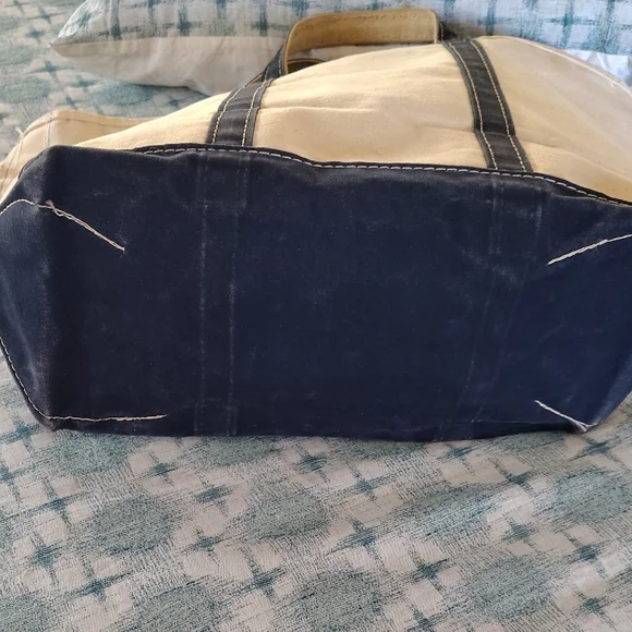 Vintage L.L. Bean Tan and Navy Blue Travel Bag with Minimalist Design - Picture 9 of 13